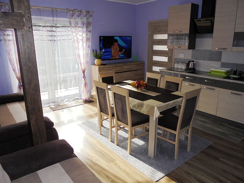 Apartament E15 z balkonem