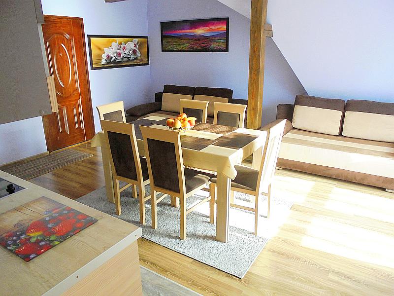 Apartament E15 z balkonem