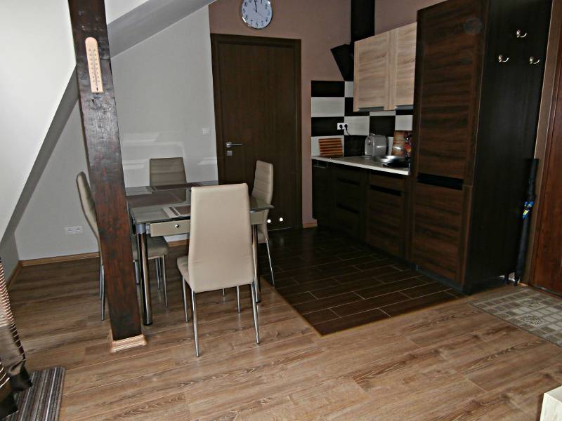 Apartament E17 z balkonem